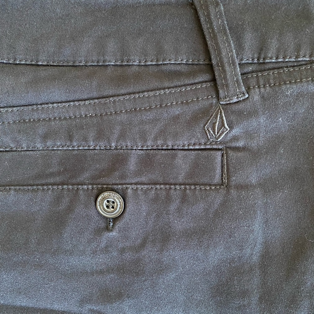 Women’s Volcom Shorts - Picture 4 of 7